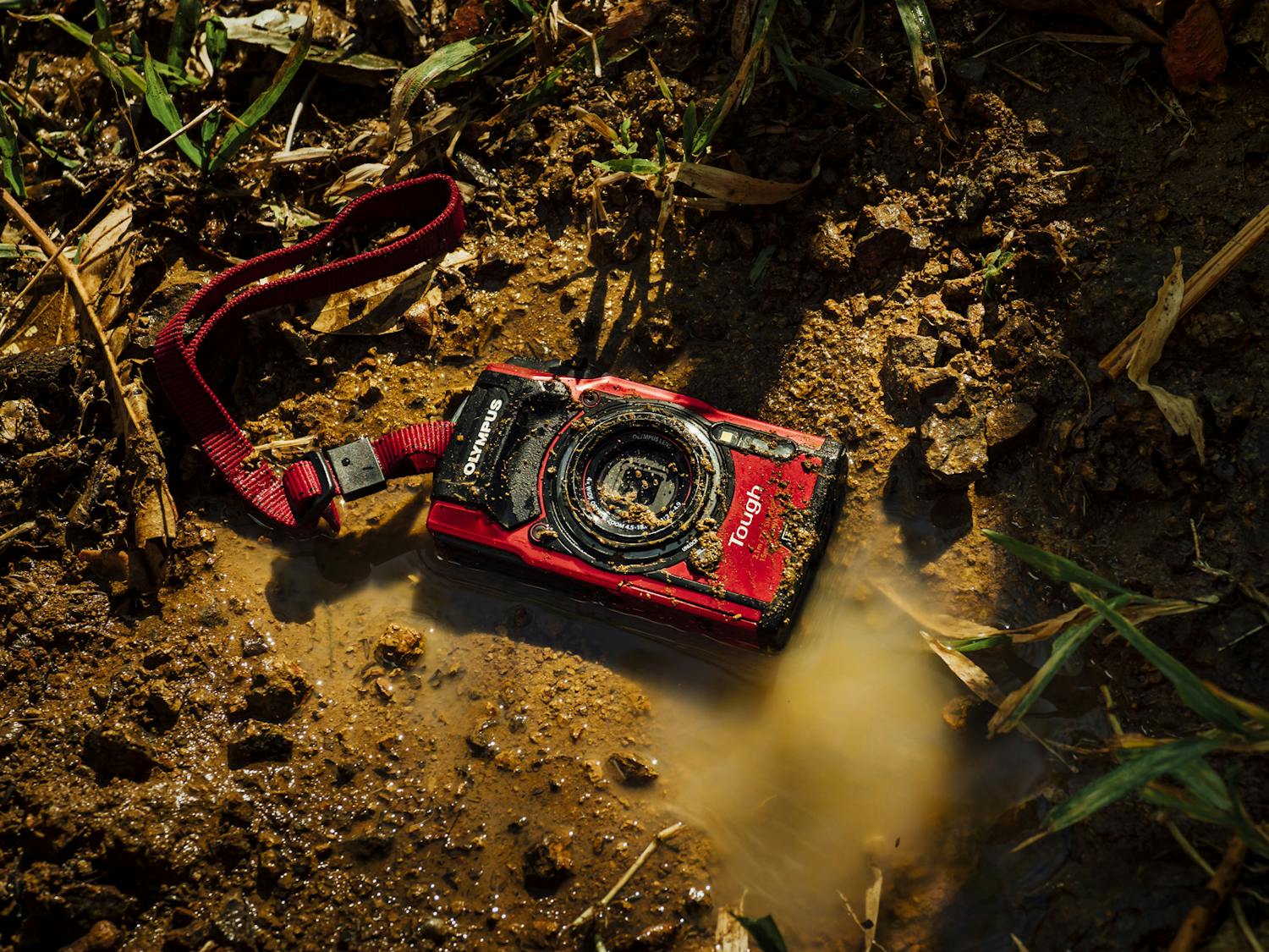 Kestää pudotuksen Olympus Tough! TG-5